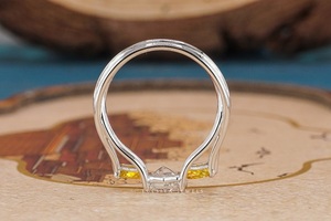 Elegante Anillo de Corona Hexagonal con Diamante Amarillo de Lujo, Joyería Hecha a Mano, Diamantes Brillantes, Diseño Atemporal, Perfecto - Product Image 6