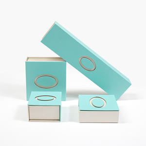 ชุดเครื่องประดับแบบพกพาต่างหูแม่เหล็กและกล่องเก็บแหวนสำหรับผู้หญิงสีฟ้าและสีขาว - Product Image 1