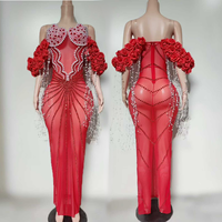Robe de scène de luxe personnalisée Ocstrade en maille rouge ornée de strass, épaules dénudées, fleurs 3D, perles, franges, tenue de performance pour chanteuse