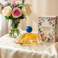 Flacon de parfum en verre en forme de papillon 100 ml, finition mate/givrée, pompe transparente à sertir, impression sérigraphique personnalisée