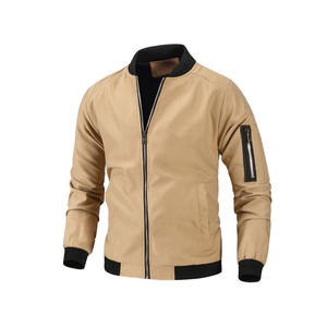 แจ็คเก็ตบอมเบอร์โพลีเอสเตอร์พร้อมปลายแขนเสื้อแบบริบและดีไซน์กระเป๋าแบบเฉียง ออกแบบมาสำหรับผู้ชาย เหมาะสำหรับงานเทศกาลและลุคสตรีทสุดเท่ - Product Image 1