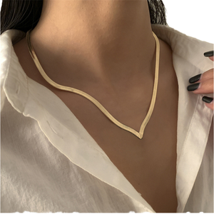 Collana con cuore placcato in oro da donna con catena a maglia a forma di serpente gioielli alla moda personalizzati per festa di anniversario di matrimonio - Product Image 1