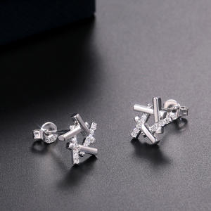 Orecchini a Perno Geometrici di Tendenza, Placcati in Rodio Bianco, con Cristalli e Strass, Gioielli Unisex alla Moda - Product Image 4