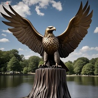 Décoration de jardin public extérieur américain personnalisé Grande statue moderne d'animal en métal coulé en laiton Aile géante déployée Aigle à tête blanche Sculpture en bronze