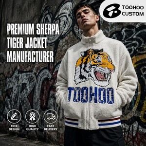 เสื้อแจ็คเก็ตบอมเบอร์เชอร์ปาปักลายเสือแบบกำหนดเอง ผ้าฟลีซหนานุ่ม สไตล์สตรีทแวร์ แจ็คเก็ตวาร์ซิตี้ รับผลิตแบบ OEM ODM จากโรงงานโดยตรง พร้อมปักโลโก้ตามสั่ง - Product Image 3