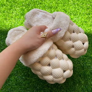 Bán Buôn Mùa Đông Massage Ấm Người Đàn Ông Phụ Nữ Lông Sang Trọng Thời Trang Lông Dép Đi Trong Nhà Bong Bóng Slide Với Thiết Kế Lông Thú Quyến Rũ - Product Image 2