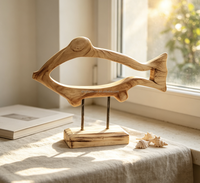 Sculpture de poisson en bois creux sculptée à la main sur support, statue de poisson en bois massif naturel pour la décoration de table et la décoration côtière à la maison