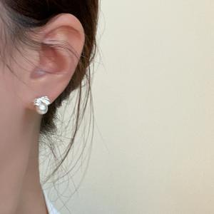 Boucles d'oreilles en argent pur S925, nœud français, perle, design polyvalent haut de gamme avec style de niche - Product Image 2