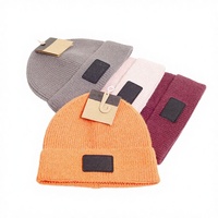 Bonnet personnalisé en jacquard à motif, chaud et doux pour l'hiver, unisexe, à double revers, en acrylique duveteux, avec logo personnalisé, idéal pour les voyages