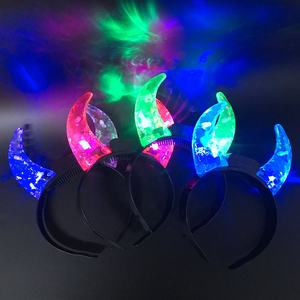 Logo personnalisé <span class=keywords><strong>LED</strong></span> <span class=keywords><strong>bandeau</strong></span> nouveauté vente chaude Halloween <span class=keywords><strong>bandeau</strong></span> diable corne cristal clignotant nouvel an faveurs batterie - Product Image 4
