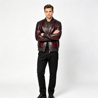 Blouson Bomber en Cuir et Denim Dégradé Rouge Vin Frotté à la Main pour Homme, Luxe, Motif Peau de Vache, Col en V, Style Baseball