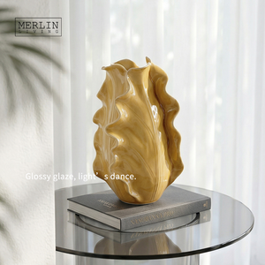 แจกันเซรามิกทำมือรูปใบไม้ลายเส้นเมอริเดียนของเมอร์ลิน สำหรับตกแต่งบ้าน แจกันสีขาว โรงงานเซรามิกเฉาโจว รับผลิตแบบ OEM/ODM - Product Image 3