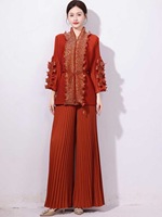 Ensemble 2 pièces élégant Miyake pour femme grande taille : Tunique décontractée à volants en dentelle et pantalon plissé à jambes larges – Tenue de soirée