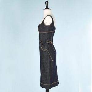 Robe sexy sans manches à taille haute en denim noir délavé avec surpiqûres dorées pour femmes - Product Image 4