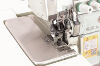 Machine à coudre surjeteuse mécanique à double aiguille et pied entraîneur, à lit plat, extra robuste, pour matelas, modèle RONMACK RM-NS-5DEH-35M, neuve