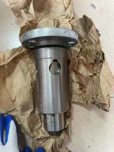 Les soupapes de décharge de contre-pression pour les réservoirs d'huile hydraulique de 6018, 6030, 6040, RH120C et RH170 sont de 479 à 2932. - Product Image 4