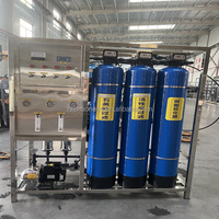 Équipement de purification d'eau de puits assemblé en une heure avec taux de dessalement de 98 %, pompe centrale et purificateur d'eau potable