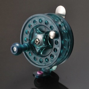 Moulinet de pêche à la mouche série 6000, corps en plastique noir, utilisation main droite, avec frein réglable et commutateur gauche/droite - Product Image 2