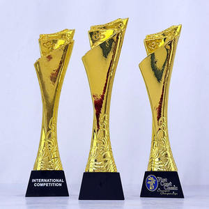 Trophées personnalisés en résine et cristal pour le sport, la musique, les affaires – Trophées étoiles en résine et cristal dorés - Product Image 1