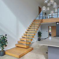 Escalier flottant moderne en bois et acier invisible pour intérieur avec garde-corps en verre