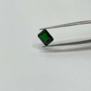 Excelente calidad Natural Tsavorita 2 quilates Tallas grandes Corte Esmeralda Lupa suelta Limpiar Piedra preciosa Tsavorita rara - Product Image 4