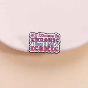 Alfileres de letras de nuevo diseño en stock, insignia colorida, mi enfermedad es crónica, pero soy un alfiler de solapa de esmalte suave icónico - Product Image 4