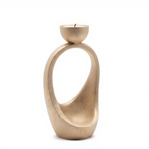 Portavelas Minimalista de Metal Dorado, Diseño Escultural Moderno de Arco Abierto, Soporte para Velas, Estilo Nórdico, Decoración para el Hogar - Product Image 1
