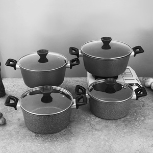 Vente <span class=keywords><strong>en</strong></span> gros d'usine, nouvelle collection, lot de 8 casseroles <span class=keywords><strong>en</strong></span> <span class=keywords><strong>fonte</strong></span> antiadhésives avec couvercle <span class=keywords><strong>en</strong></span> verre/silicone, compatibles gaz et <span class=keywords><strong>induction</strong></span>, <span class=keywords><strong>en</strong></span> stock - Product Image 1