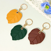 Étui pour carte d'accès en forme de feuille de Monstera avec porte-clés en cuir PU, support portable anti-perte pour AirTag, porte-clés