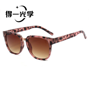 <b>Square</b> <b>Frame</b> Sunglasses UV400 PC <b>Frame</b> Unisex Driving Sunshades - Product Image 2