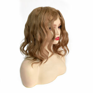 Perruque en <span class=keywords><strong>cheveux</strong></span> humains vierges de couleur blonde foncée à ondulation naturelle, avec dentelle suisse <span class=keywords><strong>fine</strong></span> et dessus en soie - Product Image 3