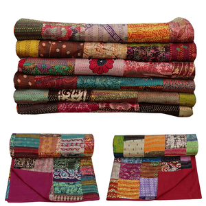 Edredón Kantha de retazos de seda y algodón de tamaño Queen - Product Image 1