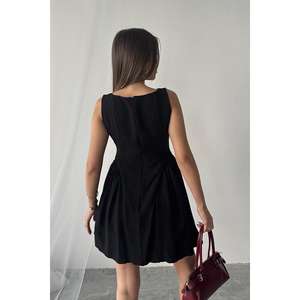 Robe mini noire sans bretelles coupe trapèze froncée à taille naturelle en tissu respirant pour usage quotidien décontracté - Product Image 1