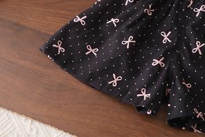 Ensemble deux pièces pour filles : Haut à col volanté brodé avec nœud mignon et short à bretelles imprimé pois avec nœud - Product Image 5