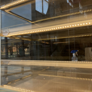 Vitrine de boulangerie Hong Zhan avec éclairage LED, en verre trempé transparent, avec écran haute définition, pour le pain et les gâteaux commerciaux - Product Image 5