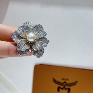 Broche de fleur tridimensionnelle de style japonais et coréen avec perle d'eau de mer blanche australienne, fleur de poitrine, accessoire de mode - Product Image 4
