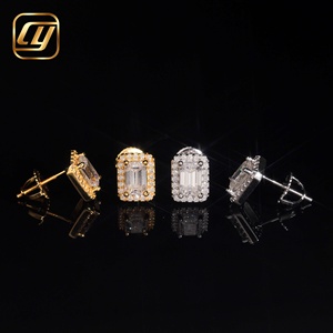 Boucles d'oreilles clous de luxe en moissanite taille émeraude, argent 925 plaqué or 18 carats, sertissage à griffes géométrique, unisexe, pour usage quotidien - Product Image 3