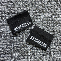 Étiquettes personnalisées imprimées en rouleau, pliées au centre, en satin, pour vêtements de bébé, bonnets, à coudre, transfert thermique, lavables