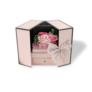 Boîte cadeau <span class=keywords><strong>de</strong></span> luxe à double porte, motif <span class=keywords><strong>de</strong></span> fleurs <span class=keywords><strong>éternel</strong></span>les, logo personnalisé pour les <span class=keywords><strong>souvenirs</strong></span> <span class=keywords><strong>de</strong></span> demoiselles d'honneur, emballage <span class=keywords><strong>de</strong></span> parfum, laminage mat - Product Image 4