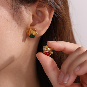 Pendientes de Gato de la Suerte, Chapados en Oro, Aleación de Zinc, Engaste de Bisel Rojo y Verde, Diseño de Dibujos Animados, Regalo para Mujer - Product Image 4