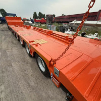 Semi-remorque plateau HYT à 8 essieux pour transport de conteneurs en acier, capacité de charge de 120 tonnes et train de roulement robuste à deux vitesses
