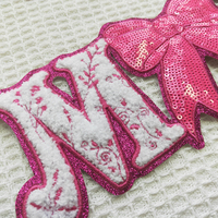 2025 nouveau Design personnalisé en gros maman Chenille lettres paillettes Sequin arc broderie fer sur patchs pour vêtements