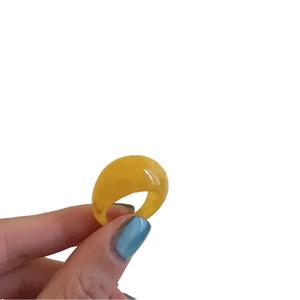 Anillo de Resina de Colores Circular Irregular con Ajuste de Talla para Mujer, Simple, Personalizado, Moderno y Versátil - Product Image 5