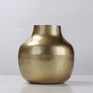 Commercio all'ingrosso stile europeo dorato elettrolitico interno retrò moderno per la decorazione domestica grande vaso vaso di fiori in <span class=keywords><strong>resina</strong></span> Color rame - Product Image 3