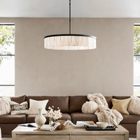 Lustre en pierre naturelle. Lustre en albâtre naturel d'Espagne pour plafond haut. Lustre décoratif moderne en albâtre. Cuivre.