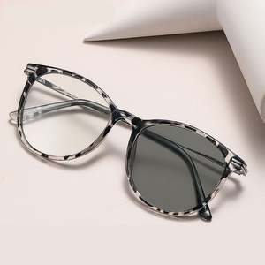 Gafas de Computadora de Metal Vintage para Hombre, Modelo 2026, Montura Redonda, con Bloqueo de Luz Azul y Lentes Fotocromáticas para Mujer - Product Image 3