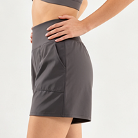 Shorts pour femmes à taille mi-haute avec poches, pantalons courts décontractés et sportifs pour l'entraînement, les sports et les activités de plein air