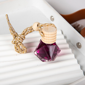 <span class=keywords><strong>Diffusore</strong></span> di Profumo per Auto Personalizzato OEM, Deodorante con Olio Essenziale 8ml in Bottiglia di Vetro Appesa - Product Image 2