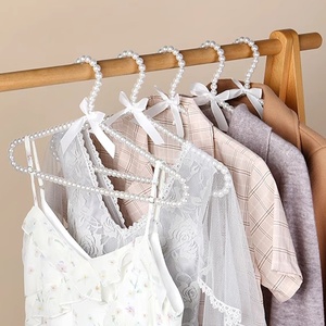 Perchas de Plástico con Perlas, Elegantes Perchas Blancas y Rosas para Abrigos y Pantalones, Perchas para Vestidos de Novia con Lazo y Cuentas, Perchas para Ropa de Hogar y Tienda - Product Image 1