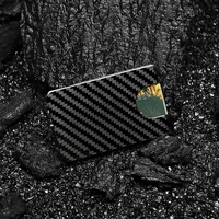 Dompet RFID serat karbon pria, mewah dengan penutup terbuka Logo kustom pola bergaris pemegang klip uang untuk kartu
